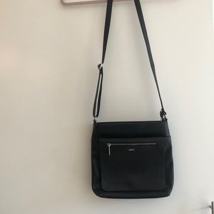 Roots crossbody, black, 5 pockets ( 3 zippered and 2 not)
